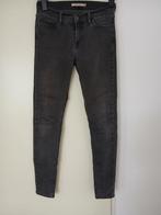Levi's 710 skinny jeans zwart W28L30, Ophalen of Verzenden, Zo goed als nieuw, Zwart, W27 (confectie 34) of kleiner