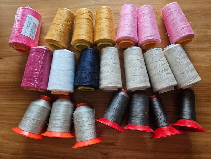 Diverse kleuren lockgaren - Grote partij, Hobby en Vrije tijd, Naaien en Fournituren, Nieuw, Garen of Naald(en), Ophalen of Verzenden