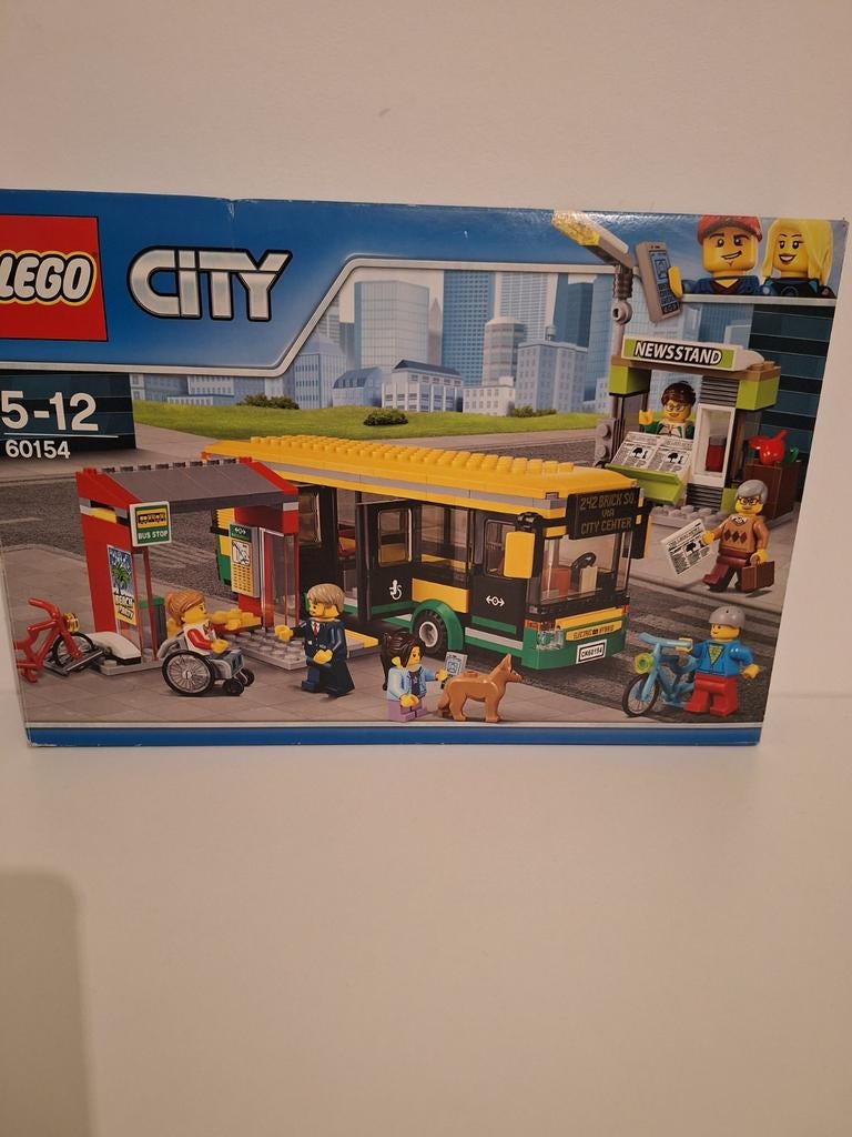 Lego city 60154 busstation compleet met boekjes en doos, Kinderen en Baby's, Speelgoed | Duplo en Lego, City, Lego, Ophalen of Verzenden