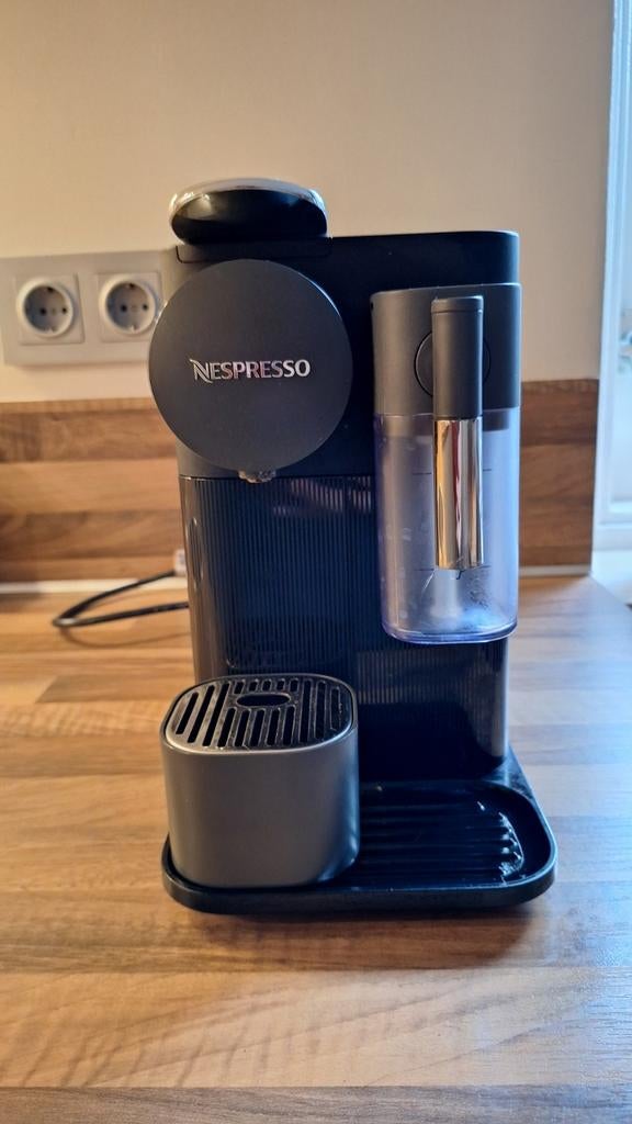 De'Longhi Nespresso Lattissima - Zeer Goede Staat, Ophalen, Zo goed als nieuw, Espresso apparaat