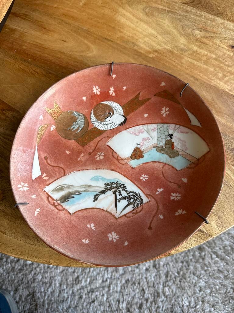 2x Decoratieve Japanse wandbord met figuren; Kutani 23,5 cm, Antiek en Kunst, Antiek | Porselein, Ophalen of Verzenden