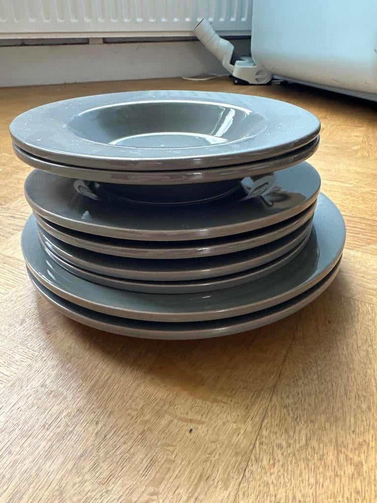 Piet Hein Eek Fair Trade borden - 8 stuk kleur grijs, Gebruikt, Keramiek, Ophalen of Verzenden, Bord(en)