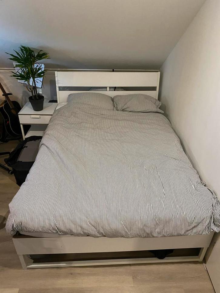 Ikea Trysil bed met nachtkastjes en matras, Huis en Inrichting, Slaapkamer | Bedden, Gebruikt, Tweepersoons, 140 cm, 200 cm, Hout