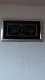 Decoratieve Wandklok met Arabische Kalligrafie, Ophalen of Verzenden, Gebruikt, Analoog, Wandklok
