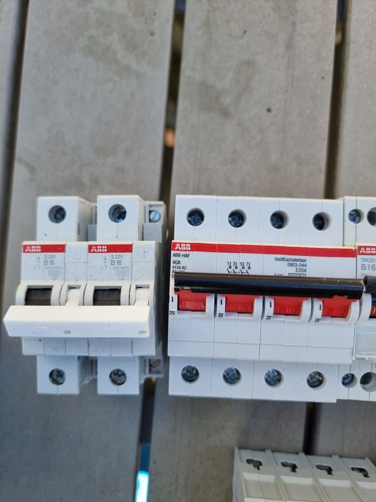 Diverse automaten: aardlek, groepen, hoofdschakelaars, Doe-het-zelf en Verbouw, Elektra en Kabels, Gebruikt, Schakelaar, Ophalen of Verzenden