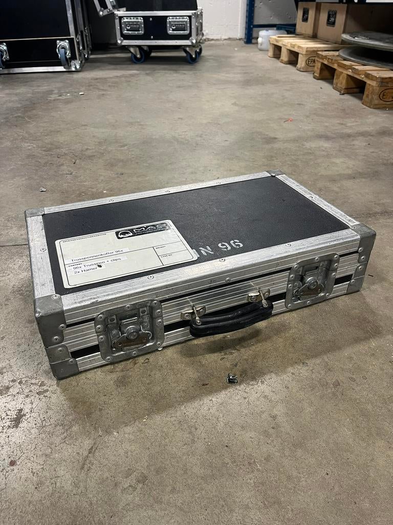 Trusspennen flightcase, Ophalen, Zo goed als nieuw, Overige instrumenten, Flightcase