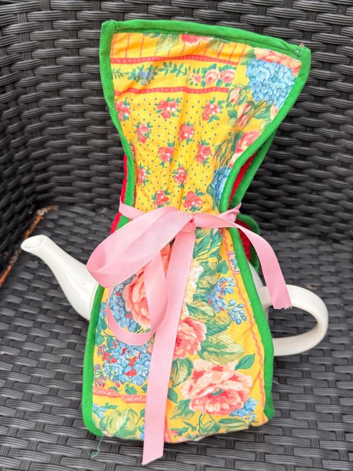 Room witte theepot van blokker met vrolijke theemuts, Huis en Inrichting, Keuken | Servies, Nieuw, Overige typen, Effen, Porselein