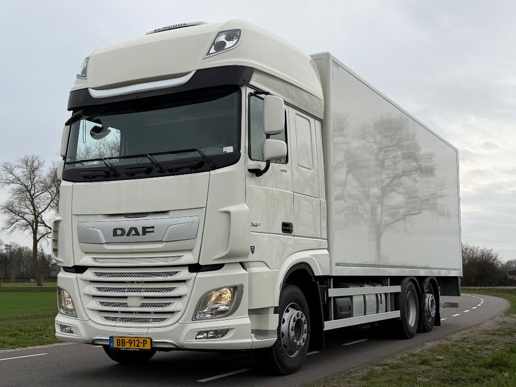 DAF .  Mercedes-Benz Renault. BAKWAGENS MET LAADKLEP, Bedrijf, Te koop