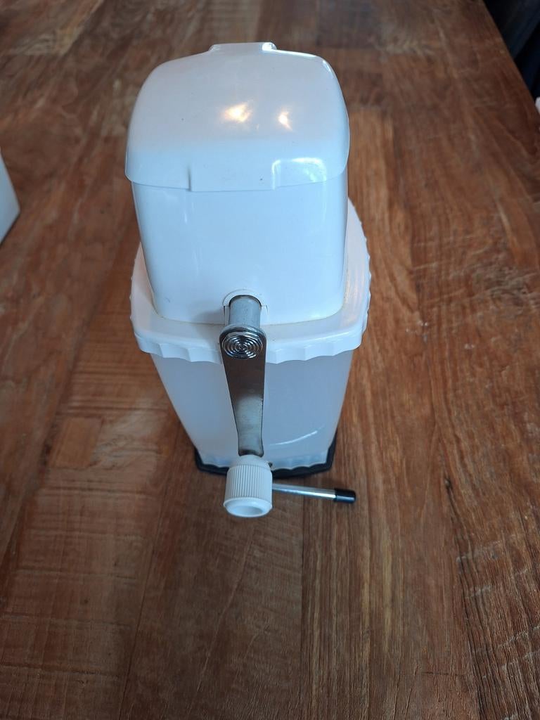 Handmatige ijsblokjescrusher - perfect voor cocktails!, Overige typen, Kunststof, Ophalen of Verzenden, Zo goed als nieuw