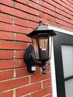 Klassieke buitenlamp op sensor, Tuin en Terras, Buitenverlichting, Minder dan 50 watt, Wandlamp, Ophalen of Verzenden, Licht-donker-sensor