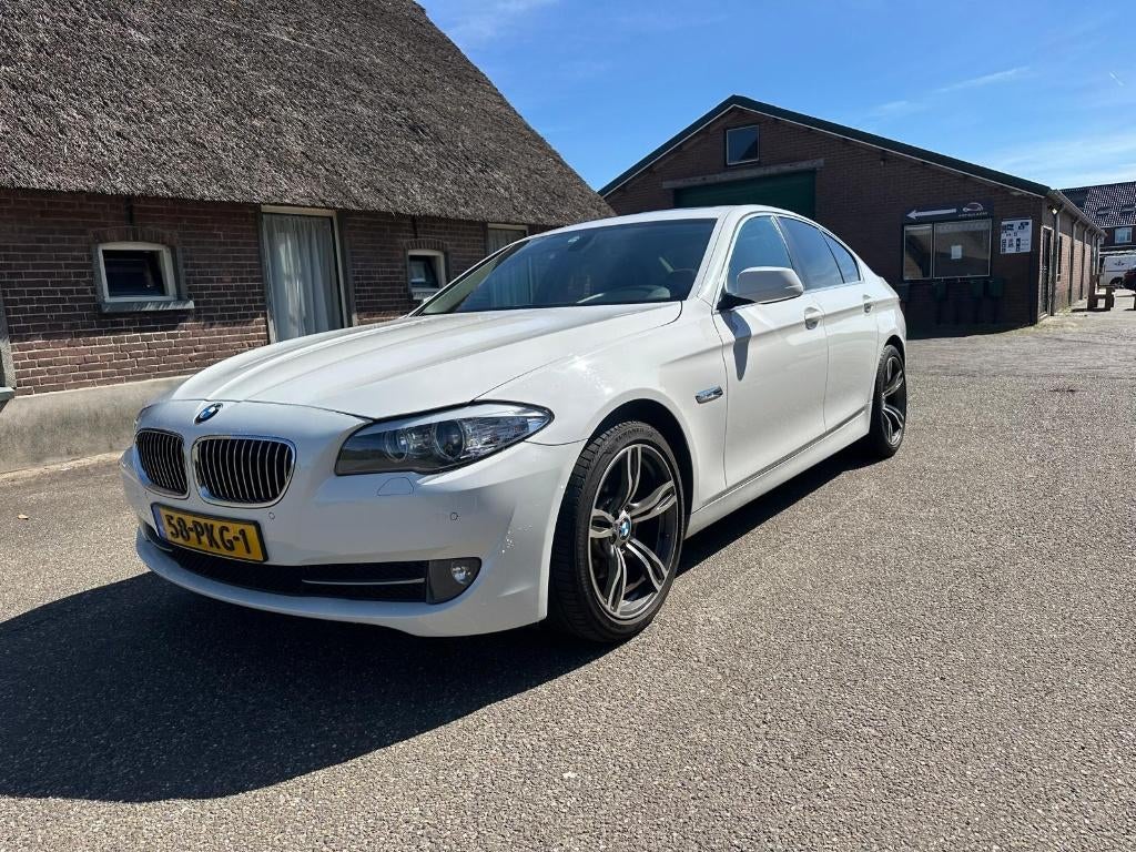 BMW 5-Serie 3.0 I 523 AUT 2011 Wit, Auto's, BMW, Particulier, 5-Serie, ABS, Airbags, Airconditioning, Alarm, Bluetooth, Boordcomputer