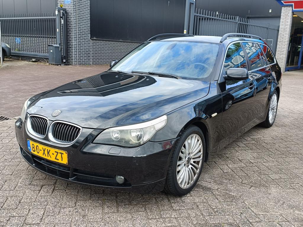 BMW 5 Serie Touring 523i Business Line Automaat 18'' L.M.V N, Automaat, 2497 cc, Zwart, Grijs