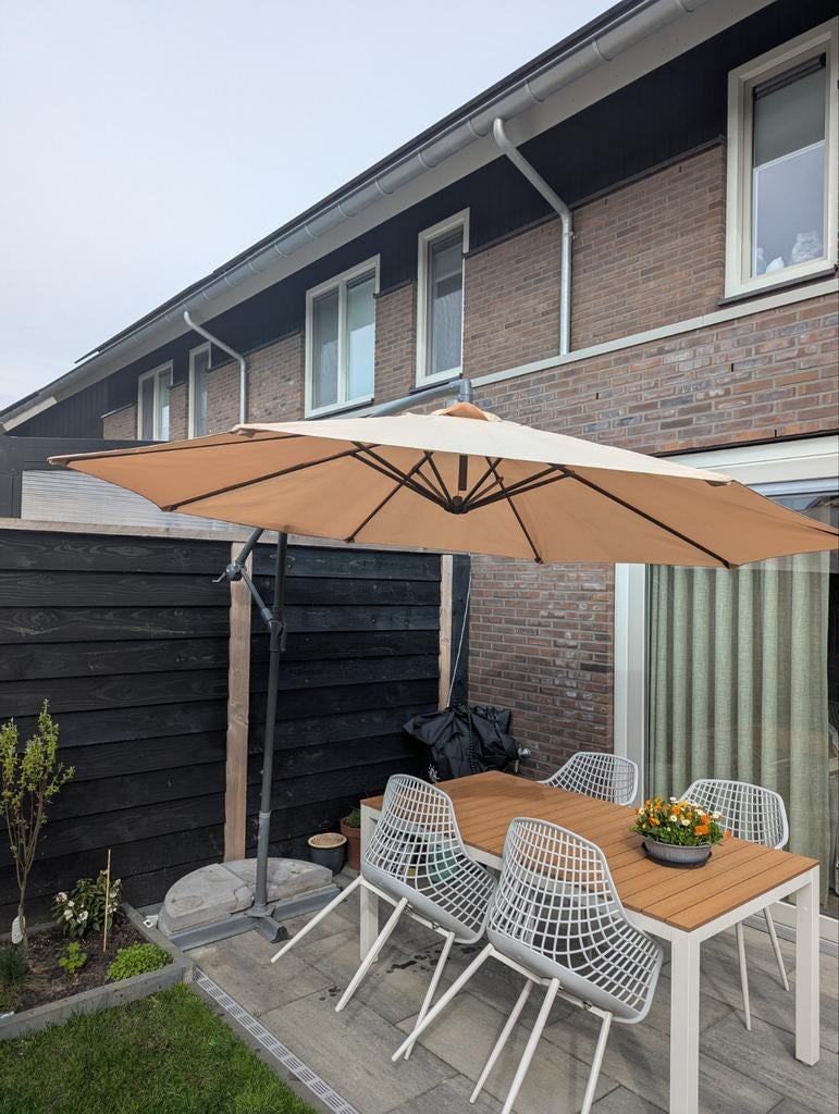 Zweefparasol rond beige 240cm met hoes en tegels, Tuin en Terras, Parasols, Ophalen