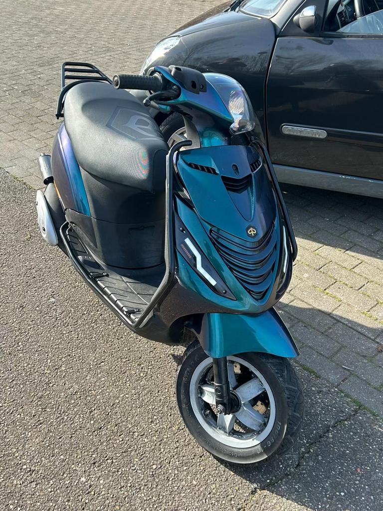 Zip 70cc brom!, Fietsen en Brommers, Scooters | Piaggio, Ophalen, Zo goed als nieuw, Tweetakt, Zip