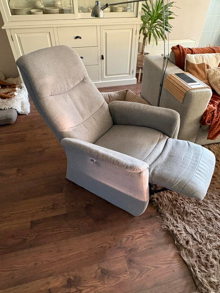 Lichtgrijze handmatige relaxstoel - Comfortabel en stijlvol, Ophalen, Gebruikt, Minder dan 75 cm, Stof