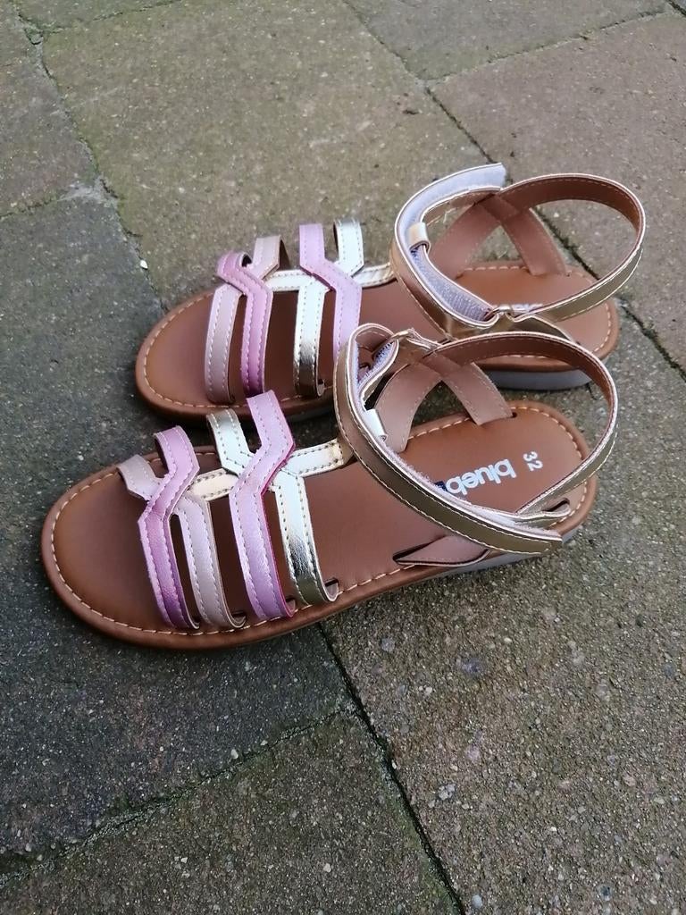 Nieuwe meisjes sandalen maat 32, Kinderen en Baby's, Kinderkleding | Schoenen en Sokken, Ophalen of Verzenden