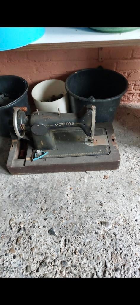 Vintage Veritas naaimachine, Ophalen