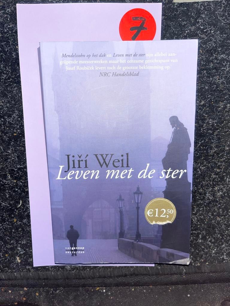 Jiří Weil - Leven met de ster (Roman), Ophalen of Verzenden, Zo goed als nieuw, Europa overig
