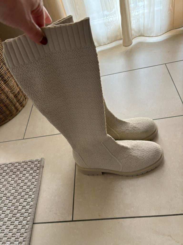 Nieuw creme laarzen maat 37, Kleding | Dames, Schoenen, Hoge laarzen, Overige kleuren, Nieuw, Ophalen of Verzenden