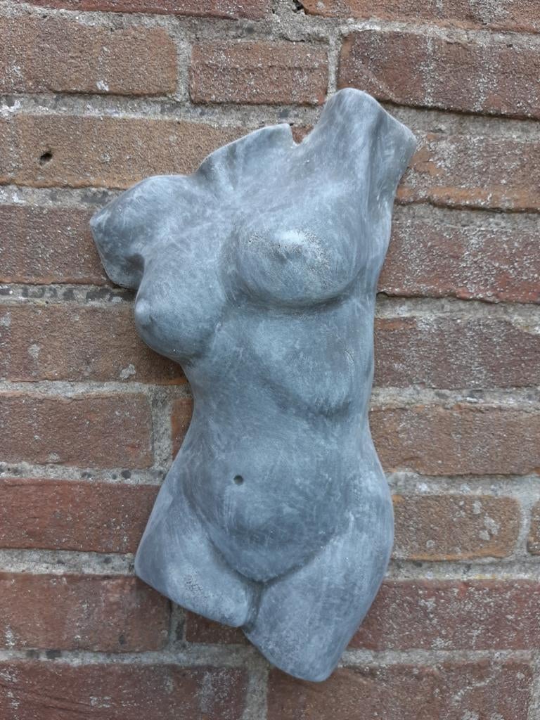 Torso vrouw wanddecoratie betonnen beeld tuinbeeld beton, Ophalen of Verzenden