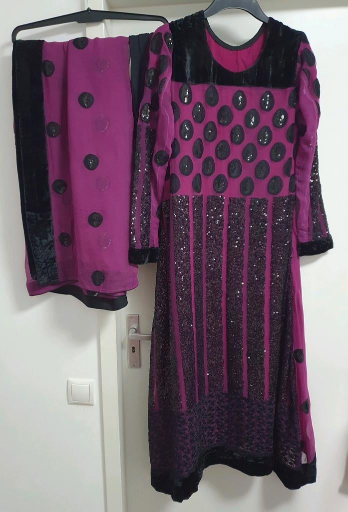 Prachtige paarse Indiase Marokkaanse jurk zwart pailletten, Maat 38/40 (M), Galajurk, Paars, Ophalen of Verzenden