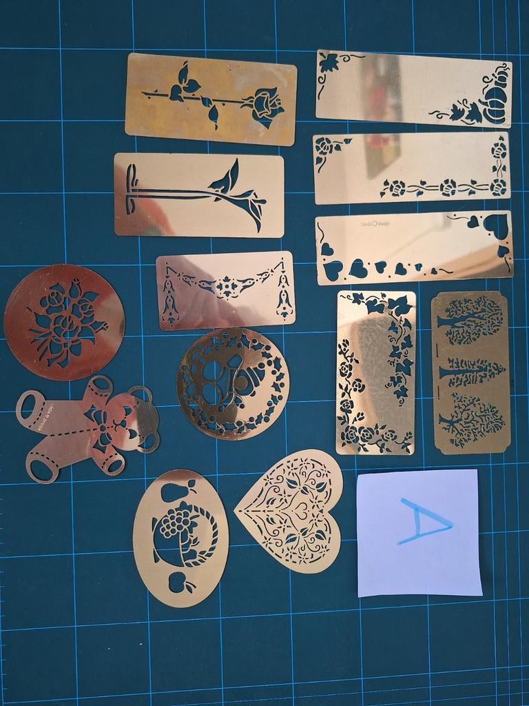 Diverse embossing mallen, prikmallen, snijmallen, ponsen., Ophalen, Gebruikt, Knutselmateriaal, Overige merken