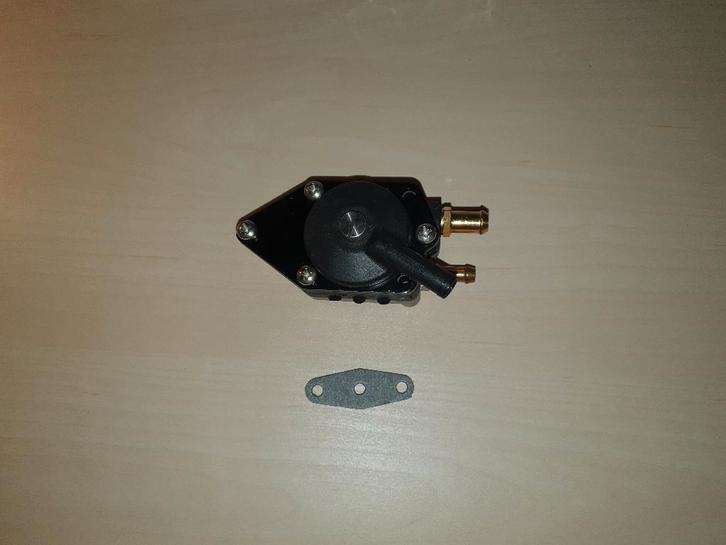 Brandstofpomp Johnson Evinrude 25-140 pk 3 nippels 438559, Watersport en Boten, Accessoires en Onderhoud, Nieuw, Motor en Techniek