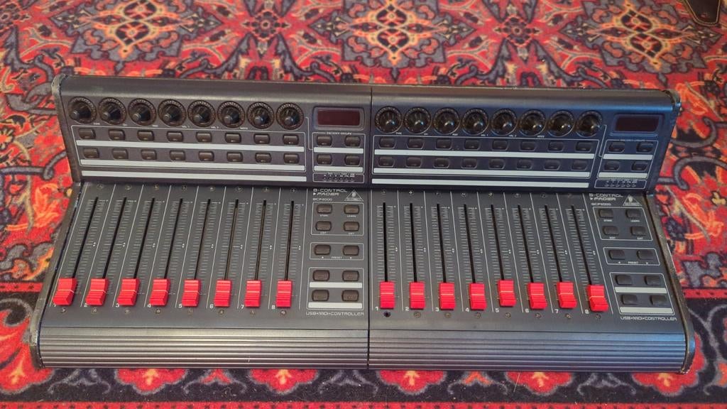 Behringer BCF2000 x 2 USB/MIDI Controller Fader, Ophalen of Verzenden, Gebruikt, 5 tot 10 kanalen
