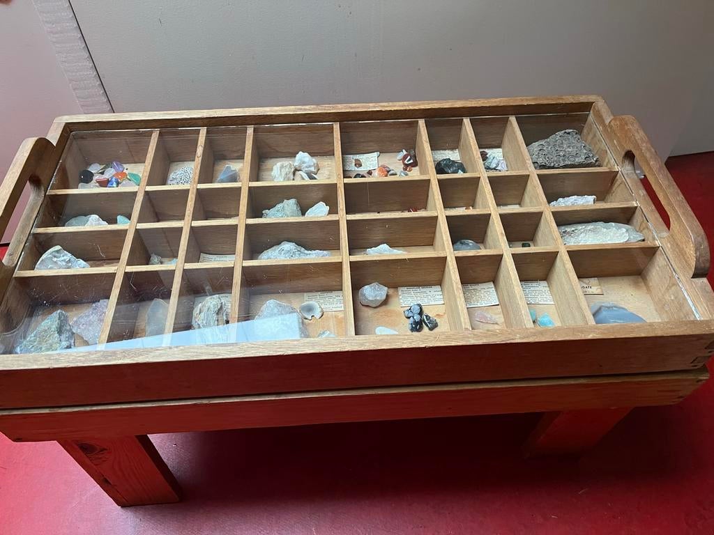 Bijzettafel / letterbak met steentjes, Ophalen, Minder dan 45 cm, Gebruikt, 55 tot 75 cm