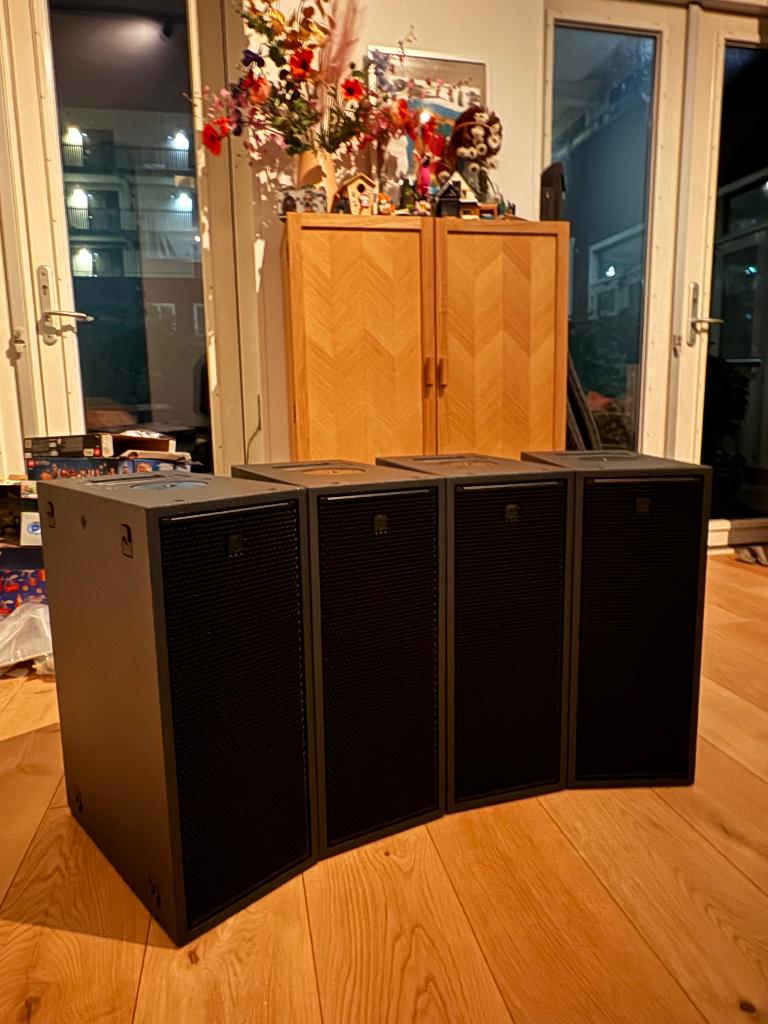 RCF Speakers | SUB 808-AS | Clean looks en punchy, Subwoofer, Nieuw, 120 watt of meer, Ophalen