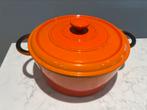 Staub Cocotte 24 cm in heel goede staat, Huis en Inrichting, Keuken | Potten en Pannen, Gietijzer, Ophalen of Verzenden, Zo goed als nieuw