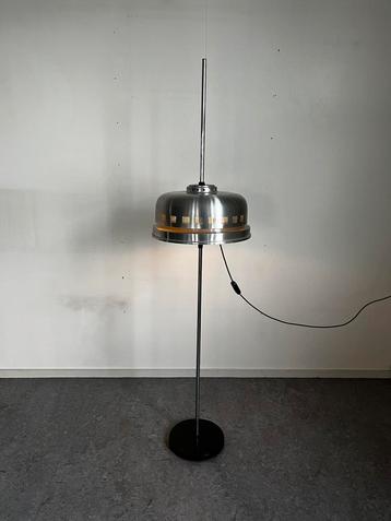 Vintage design vloerlamp beschikbaar voor biedingen
