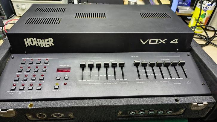 Hohner Vox 4 preset drumcomputer DEFECT !!, Muziek en Instrumenten, Drumcomputers, Gebruikt, Overige merken, Ophalen of Verzenden