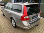 Volvo V70 2.5T Momentum Automaat H.LEER / XENON / TREKHAAK, Gebruikt, Beige, Bruin, Leder en Stof