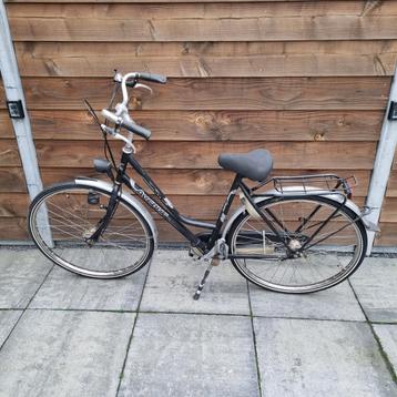 Dames fiets beschikbaar voor biedingen