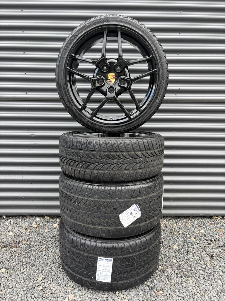 19 inch Porsche 911 997 velgen + winterbanden, Auto-onderdelen, Banden en Velgen, Banden en Velgen, Winterbanden, 19 inch, 235 mm