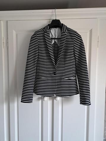 Heel mooie getailleerde blazer van We maat S. Nieuwstaat! beschikbaar voor biedingen