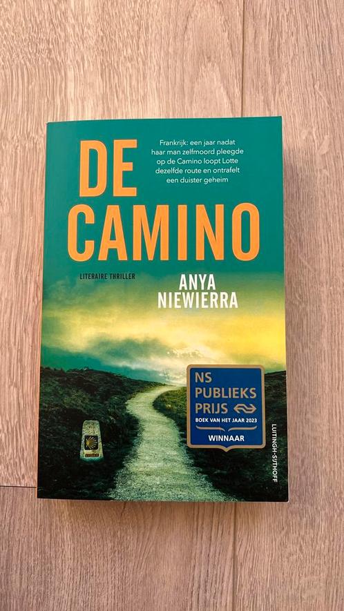 Anya Niewierra - De Camino, Boeken, Thrillers, Zo goed als nieuw, Nederland, Ophalen of Verzenden