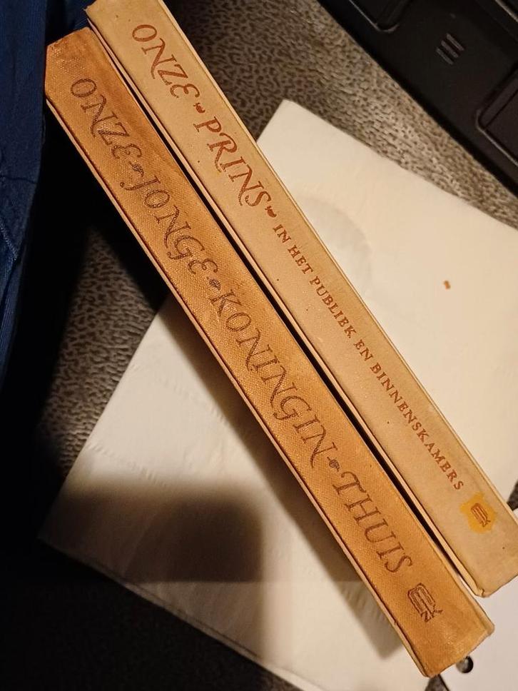 2 Boeken Koningin Juliana & Prins Bernard Koningshuis, Verzamelen, Koninklijk Huis en Royalty, Gebruikt, Tijdschrift of Boek, Ophalen of Verzenden