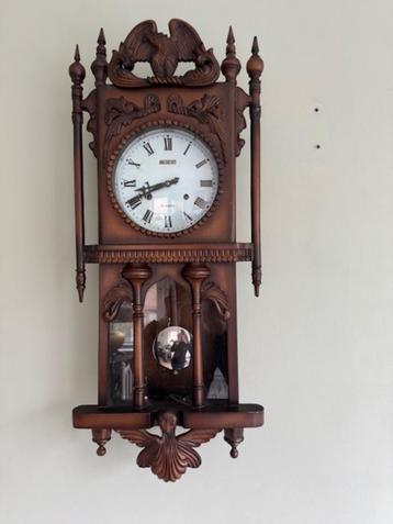 Perfect werkende pendule klok van Concordia met notenhout  beschikbaar voor biedingen