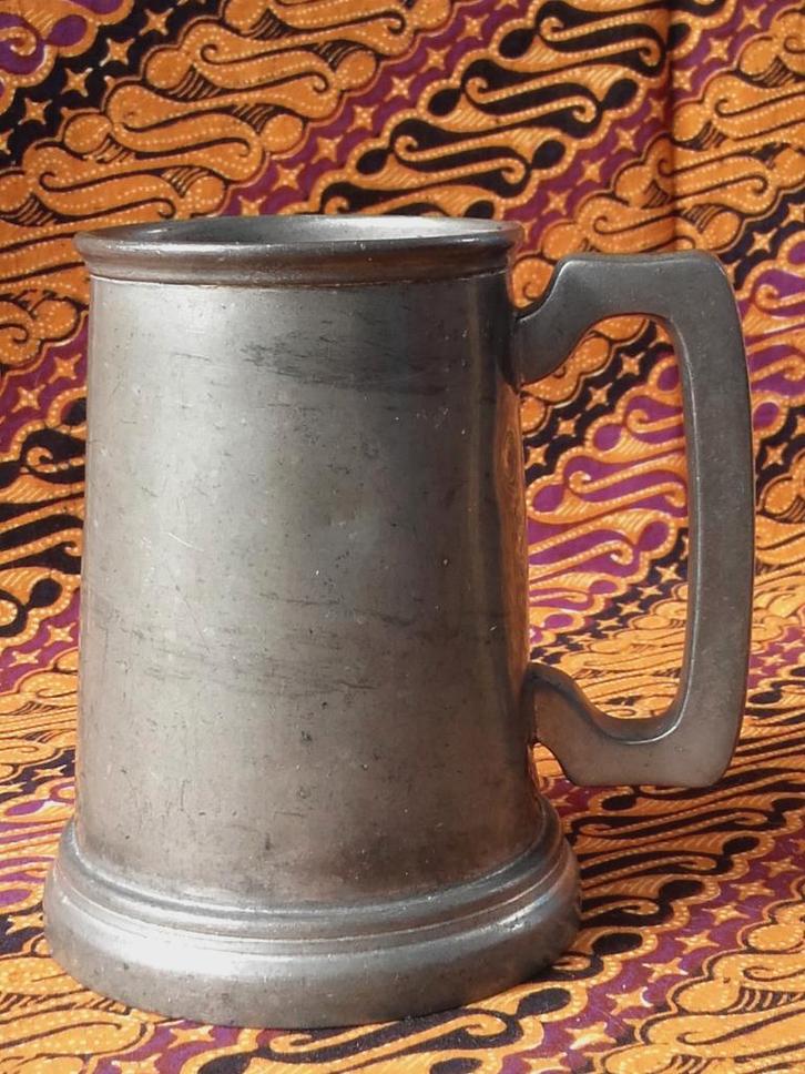 Mooie antieke beker uit Engeland met bodem van glas 12,8 cm., Antiek en Kunst, Antiek | Tin, Ophalen of Verzenden