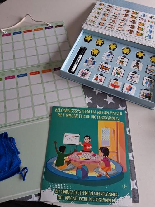 Beloningssysteem en weekplanner met magnetische pictogrammen, Kinderen en Baby's, Overige Kinderen en Baby's, Zo goed als nieuw