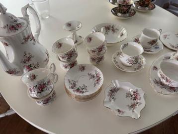 Royal Albert theeservies beschikbaar voor biedingen