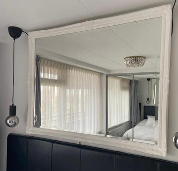 Spiegel met facetrand en witte lijst beschikbaar voor biedingen