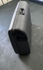 Mooie CARLTON Koffer met handgreep, wielen en slot., Ophalen, Gebruikt, Hard kunststof, Slot