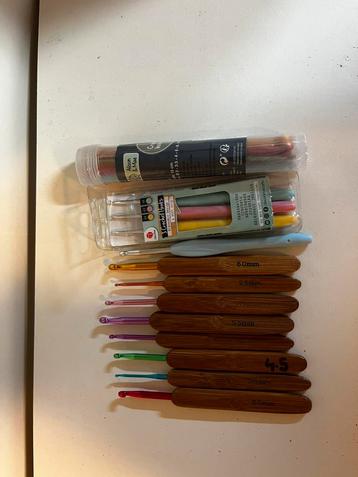 18 haaknaalden in verschillende diktes beschikbaar voor biedingen