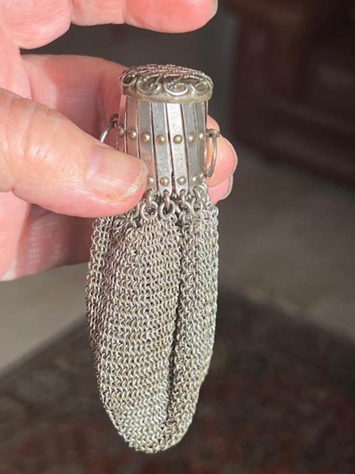 antiek zilverkleurig maliënkolder buideltje, Sieraden, Tassen en Uiterlijk, Antieke sieraden, Overige typen, Overige materialen