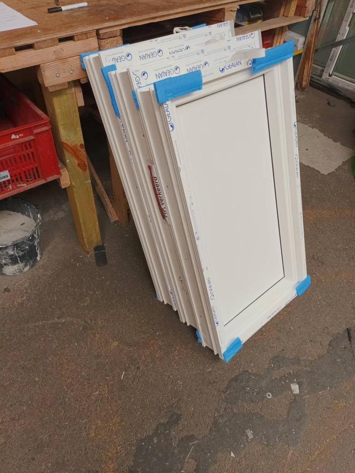 Kunststof Vast kozijn  b98,6 x h55 cm Wit  -2357-, Doe-het-zelf en Verbouw, Kozijnen en Schuifpuien, Gebruikt, Raamkozijn, Kunststof