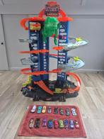 Hotwheels Dino garage inclusief 17 auto's!, Ophalen, Zo goed als nieuw