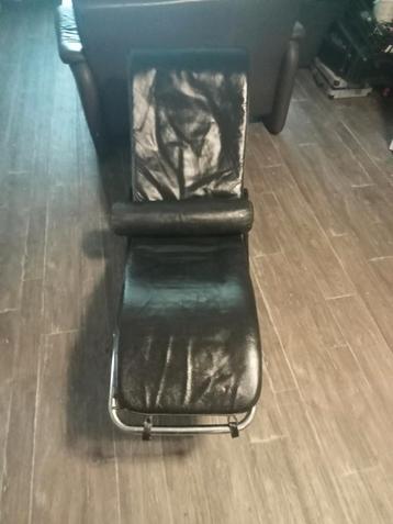 Relax fauteuil zwart model LC4 beschikbaar voor biedingen